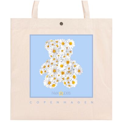 TEDDY DAISY ON LIGHTBLUE Thumbnail